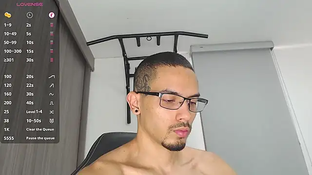 Snapshot of russthiago chatting on February 28, 1:03 pm russthiago online show from February 28, 1:03 pm