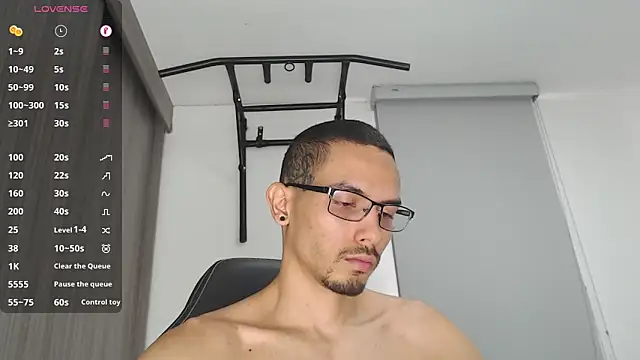 Snapshot of russthiago chatting on March 5, 4:02 pm russthiago online show from March 5, 4:02 pm