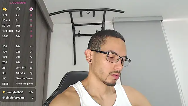 Snapshot of russthiago chatting on March 7, 3:39 pm russthiago online show from March 7, 3:39 pm