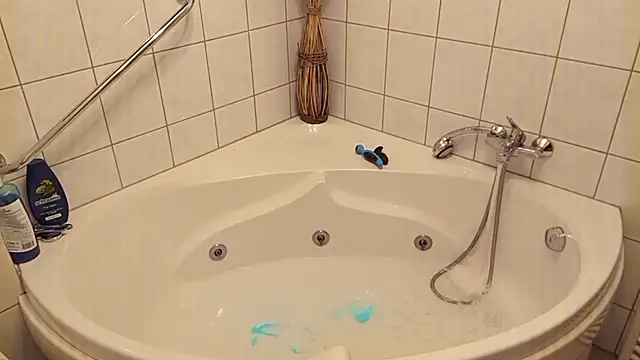 Snapshot of Rainfish chatting on March 12, 5:28 pm Rainfish online show from March 12, 5:28 pm