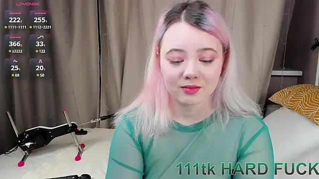 Snapshot of __KawaiiYuki__ chatting on December 30, 1:15 am KawaiiYuki online show from December 30, 1:15 am