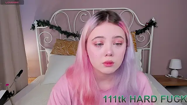 Snapshot of __KawaiiYuki__ chatting on January 2, 8:39 am KawaiiYuki online show from January 2, 8:39 am