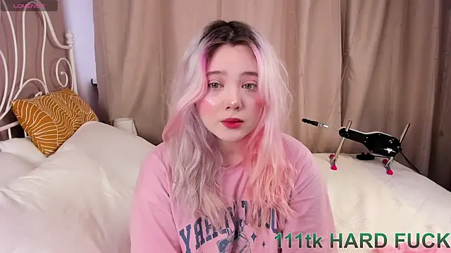 Snapshot of __KawaiiYuki__ chatting on January 19, 8:39 am KawaiiYuki online show from January 19, 8:39 am