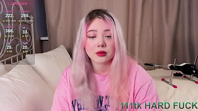 Snapshot of __KawaiiYuki__ chatting on January 20, 8:52 am KawaiiYuki online show from January 20, 8:52 am