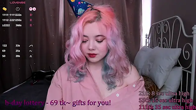 Snapshot of __KawaiiYuki__ chatting on February 24, 9:21 am KawaiiYuki online show from February 24, 9:21 am