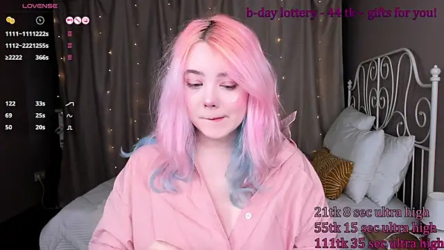 Snapshot of __KawaiiYuki__ chatting on February 27, 8:50 am KawaiiYuki online show from February 27, 8:50 am