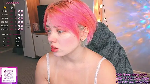 Snapshot of __KawaiiYuki__ chatting on September 28, 4:51 am KawaiiYuki online show from September 28, 4:51 am