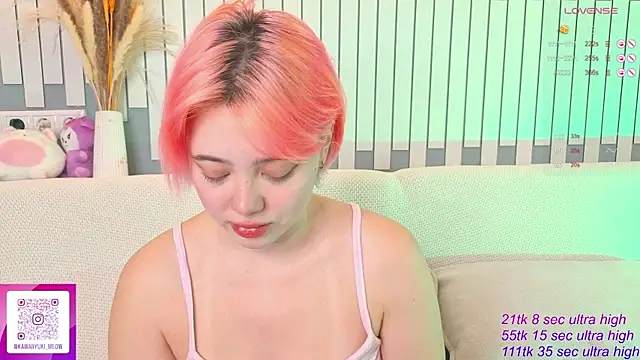 Snapshot of __KawaiiYuki__ chatting on October 4, 4:54 am KawaiiYuki online show from October 4, 4:54 am