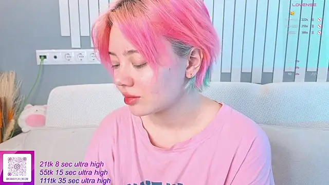 Snapshot of __KawaiiYuki__ chatting on October 13, 6:57 am KawaiiYuki online show from October 13, 6:57 am