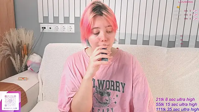 Snapshot of __KawaiiYuki__ chatting on November 3, 7:42 am KawaiiYuki online show from November 3, 7:42 am