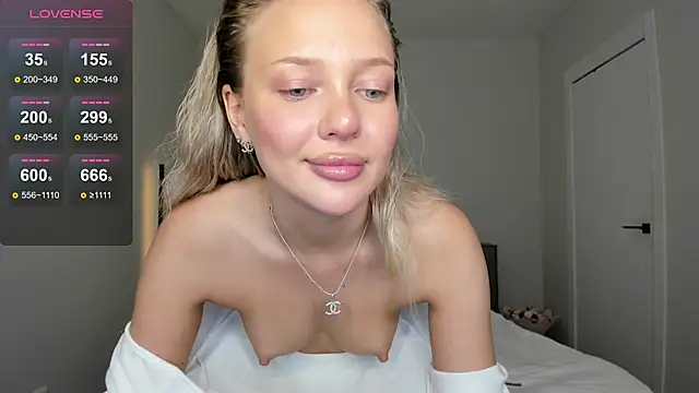 sarahphyllis online show from June 6, 9:08 pm