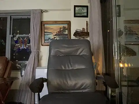 Snapshot of ThickDick_Daddy chatting on April 21, 6:41 am ThickDick Daddy online show from April 21, 6:41 am