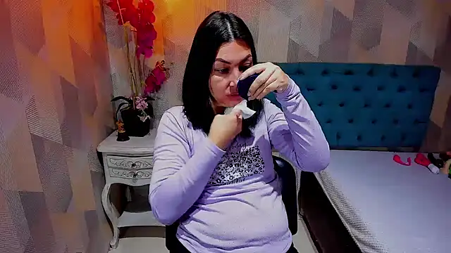 AdaFawxx online show from January 18, 4:27 am