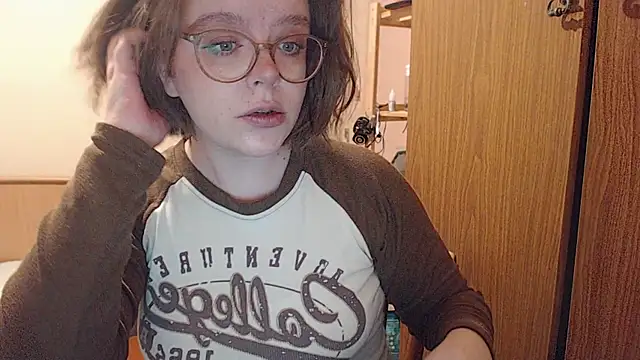 Snapshot of Chmiri_cb chatting on December 21, 7:16 pm Chmiri cb online show from December 21, 7:16 pm