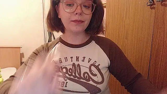 Snapshot of Chmiri_cb chatting on January 16, 4:28 am Chmiri cb online show from January 16, 4:28 am