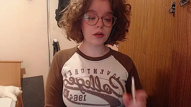 Snapshot of Chmiri_cb chatting on February 1, 5:39 am Chmiri cb online show from February 1, 5:39 am