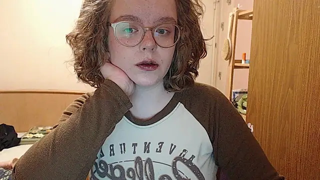 Snapshot of Chmiri_cb chatting on March 21, 9:56 am Chmiri cb online show from March 21, 9:56 am