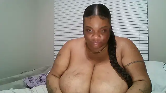 Snapshot of NaughtyHottieBBW chatting on November 3, 11:26 pm NaughtyHottieBBW online show from November 3, 11:26 pm