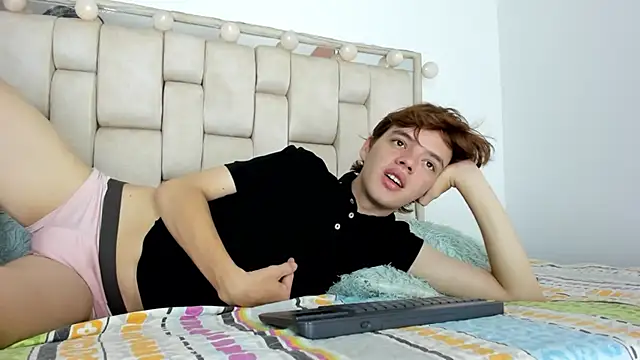 Snapshot of daniel_hot03 chatting on November 8, 2:17 pm daniel hot03 online show from November 8, 2:17 pm