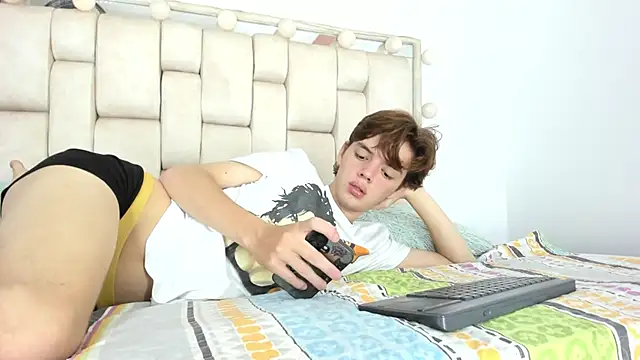 Snapshot of daniel_hot03 chatting on November 13, 2:38 pm daniel hot03 online show from November 13, 2:38 pm