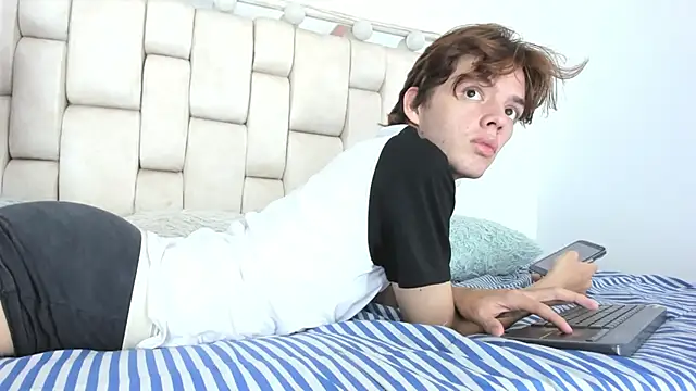 Snapshot of daniel_hot03 chatting on December 14, 1:38 pm daniel hot03 online show from December 14, 1:38 pm