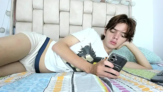 Snapshot of daniel_hot03 chatting on January 8, 1:35 pm daniel hot03 online show from January 8, 1:35 pm