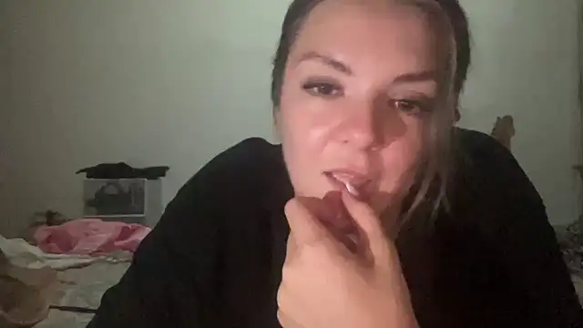 Snapshot of missykat chatting on June 29, 12:06 am missykat online show from June 29, 12:06 am