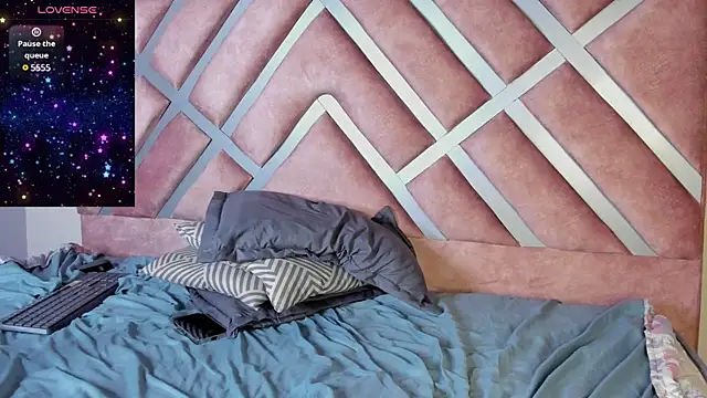 Snapshot of pamela_anderson_ chatting on December 28, 6:17 am pamela anderson online show from December 28, 6:17 am