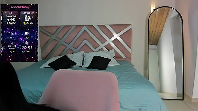 Snapshot of pamela_anderson_ chatting on January 15, 3:43 am pamela anderson online show from January 15, 3:43 am