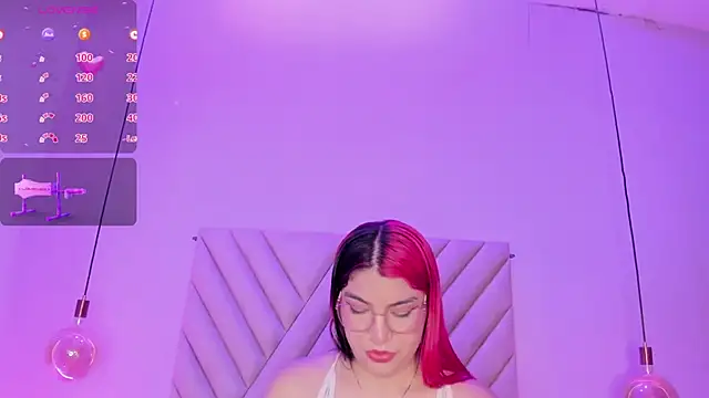 Snapshot of EmmaSwift_ chatting on January 8, 4:04 am EmmaSwift online show from January 8, 4:04 am