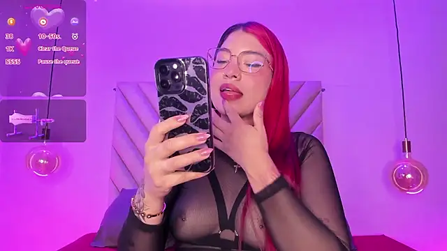 Snapshot of EmmaSwift_ chatting on January 15, 4:17 am EmmaSwift online show from January 15, 4:17 am