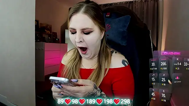 Olivia Munk online show from December 19, 4:30 am