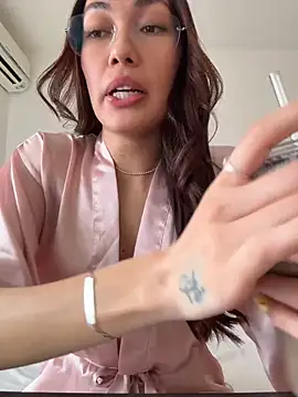 MichelleFerry  online show from May 14, 11:55 pm