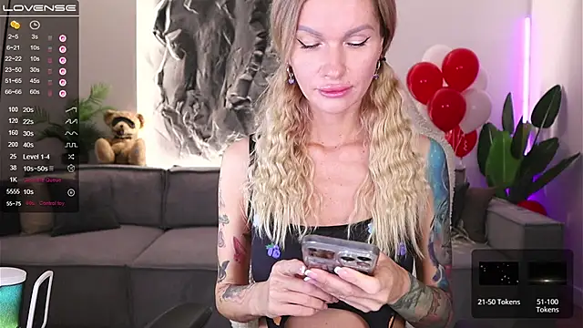 Break-me-Shake-me online show from October 7, 10:51 pm