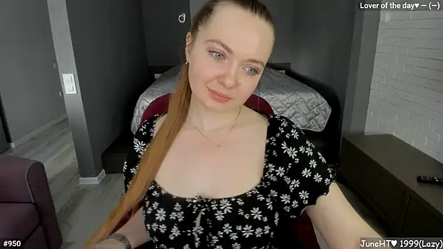 Snapshot of LizaGost chatting on June 10, 10:14 am LizaGost online show from June 10, 10:14 am