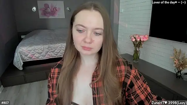 Snapshot of LizaGost chatting on June 18, 11:25 am LizaGost online show from June 18, 11:25 am