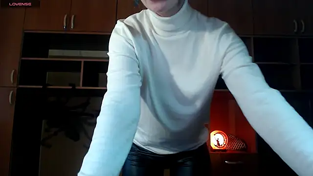 Snapshot of Aqualen chatting on November 8, 10:48 am Aqualen online show from November 8, 10:48 am