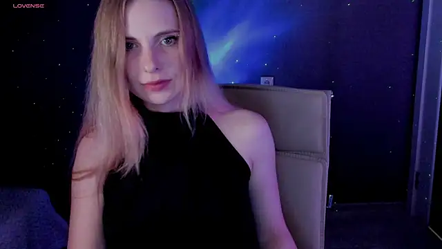 Snapshot of Aqualen chatting on November 18, 6:12 pm Aqualen online show from November 18, 6:12 pm