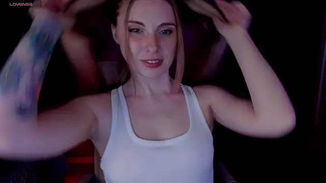 Snapshot of Aqualen chatting on November 23, 2:50 pm Aqualen online show from November 23, 2:50 pm