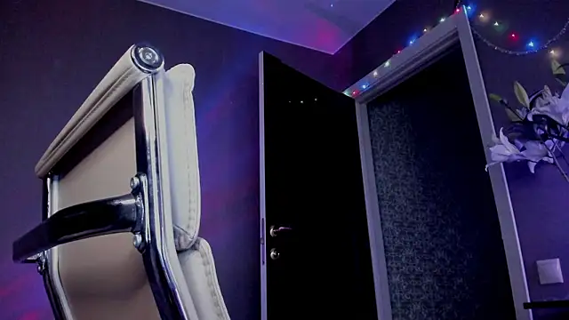 Snapshot of Aqualen chatting on February 5, 6:56 pm Aqualen online show from February 5, 6:56 pm