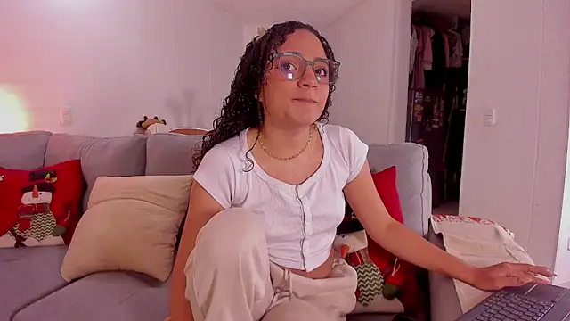 DAHLIA BROWNIE online show from January 6, 5:19 am