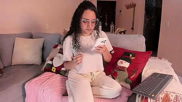 DAHLIA BROWNIE online show from December 1, 3:55 am