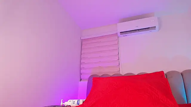 jones maddy  online show from November 22, 12:04 pm