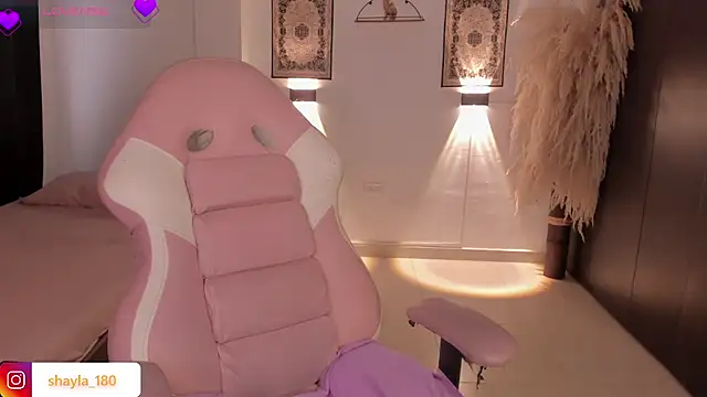 shayla 18 online show from November 28, 7:49 pm