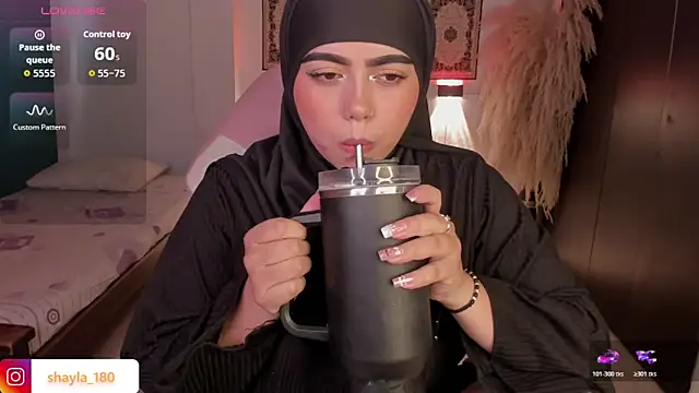 Snapshot of shayla_18 chatting on December 22, 8:28 pm shayla 18 online show from December 22, 8:28 pm