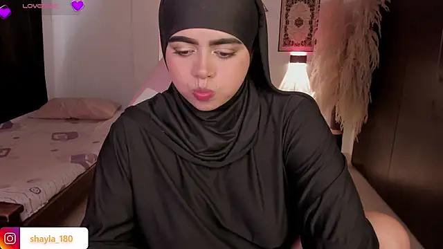 Snapshot of shayla_18 chatting on February 24, 9:46 pm shayla 18 online show from February 24, 9:46 pm