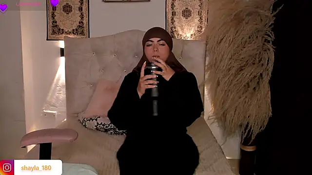 Snapshot of shayla_18 chatting on July 23, 9:35 pm shayla 18 online show from July 23, 9:35 pm