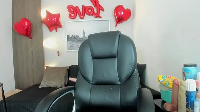 Cheryl JONES online show from February 21, 9:32 am