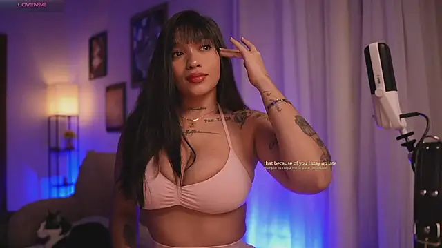 HannahW  online show from February 6, 10:46 pm