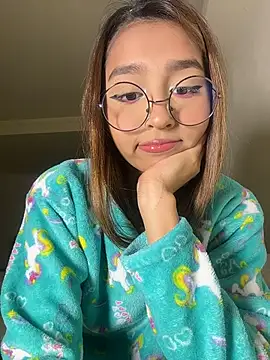 coraline Ro online show from June 25, 11:42 pm